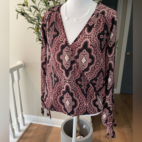 Chic Black and Pink Women's Blouse - Picture 1 of 5